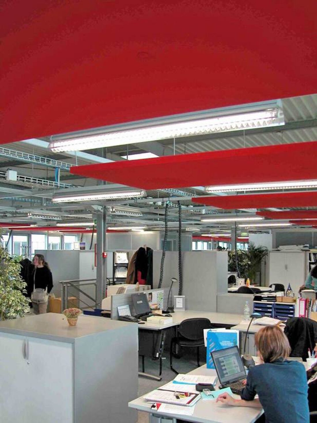 Textiles Deckenpaneel in Holz-Optik