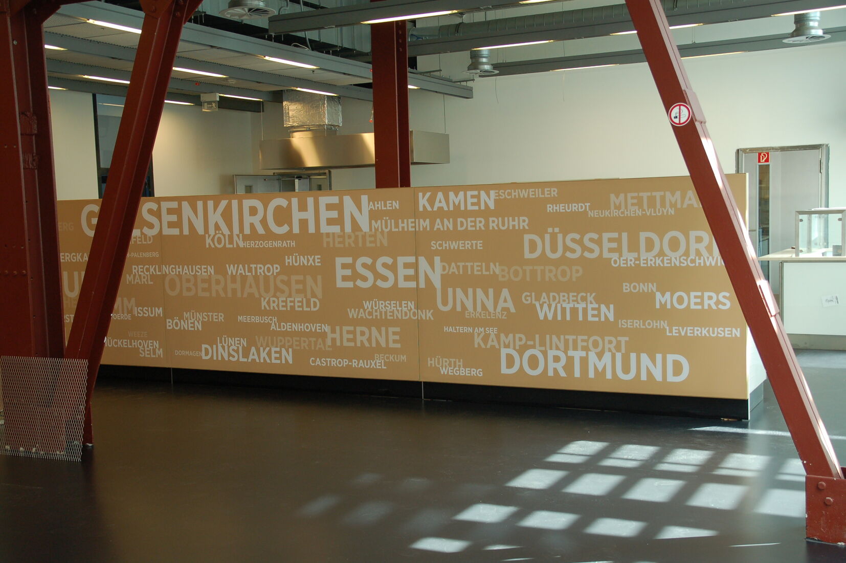 Schallschutz in einer Produktionshalle