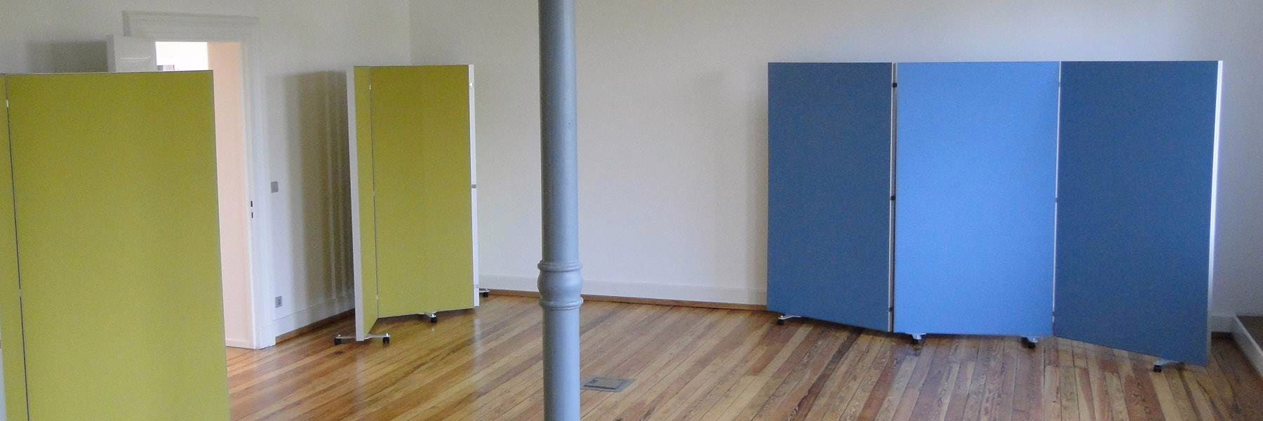 Akustische, klappbare Trennwand