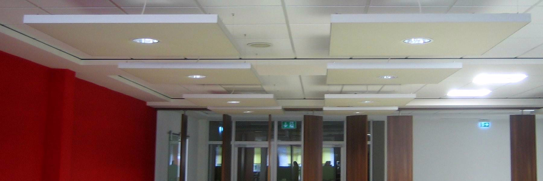Akustische Deckensegel mit Licht