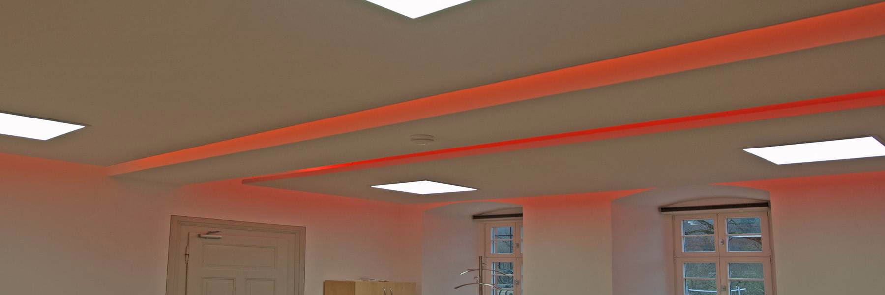 Akustische Deckensegel mit Licht