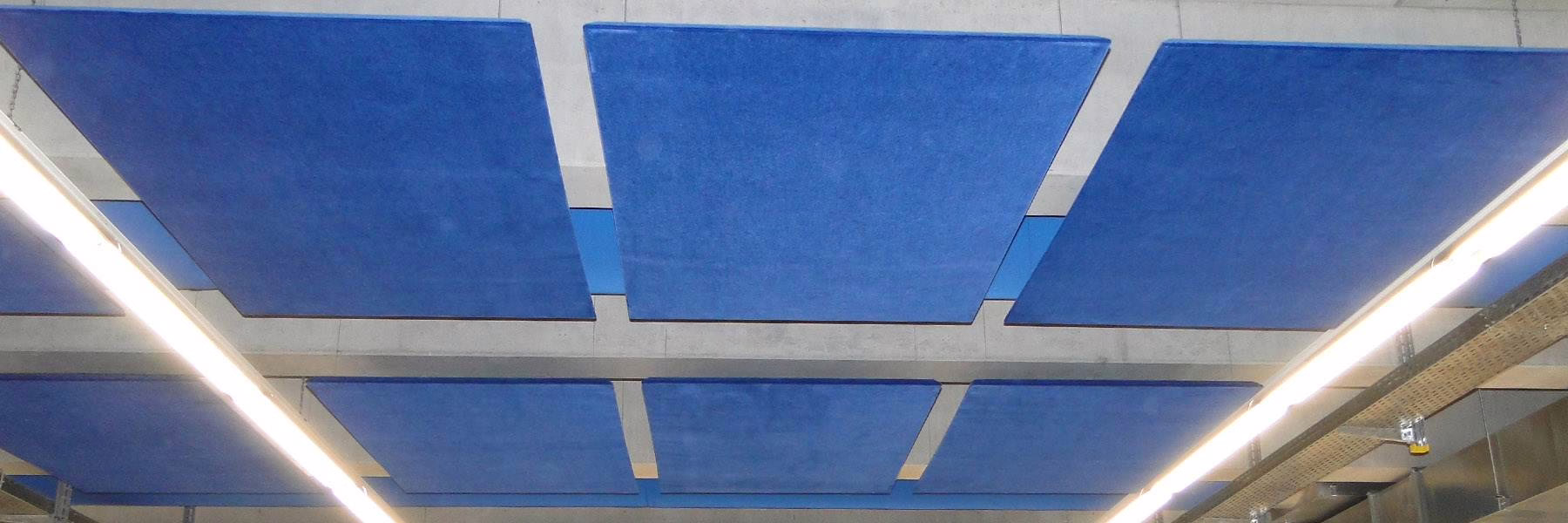 Akustische Deckensegel mit Licht