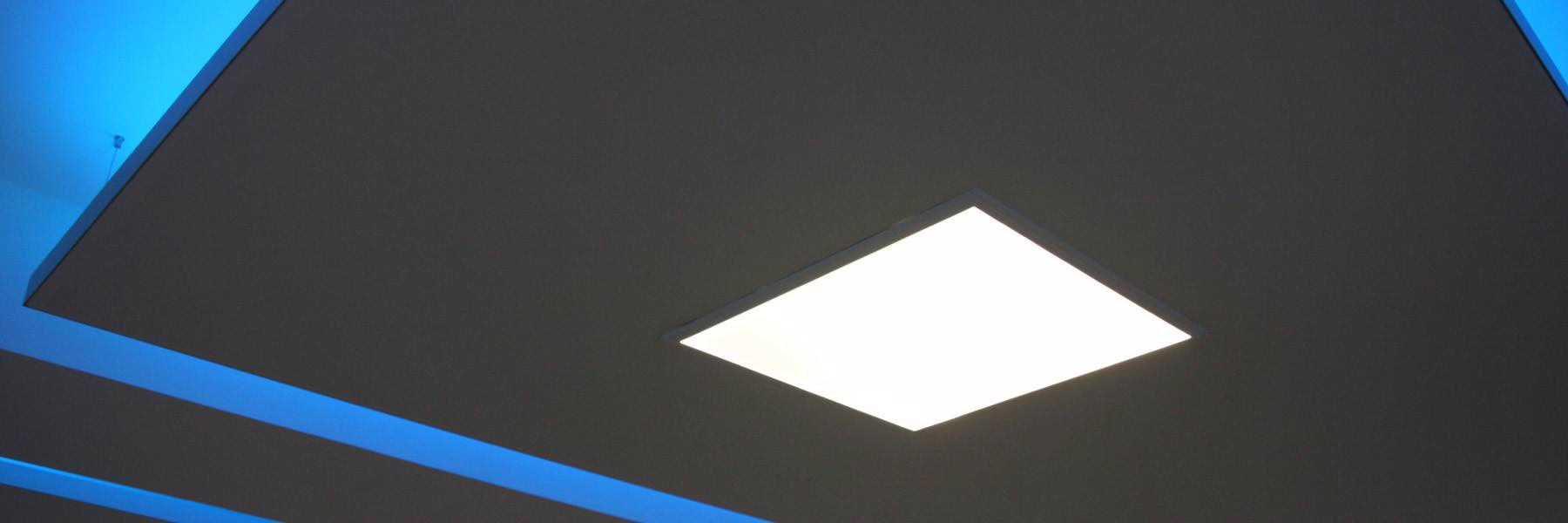 Akustische Deckensegel mit Licht